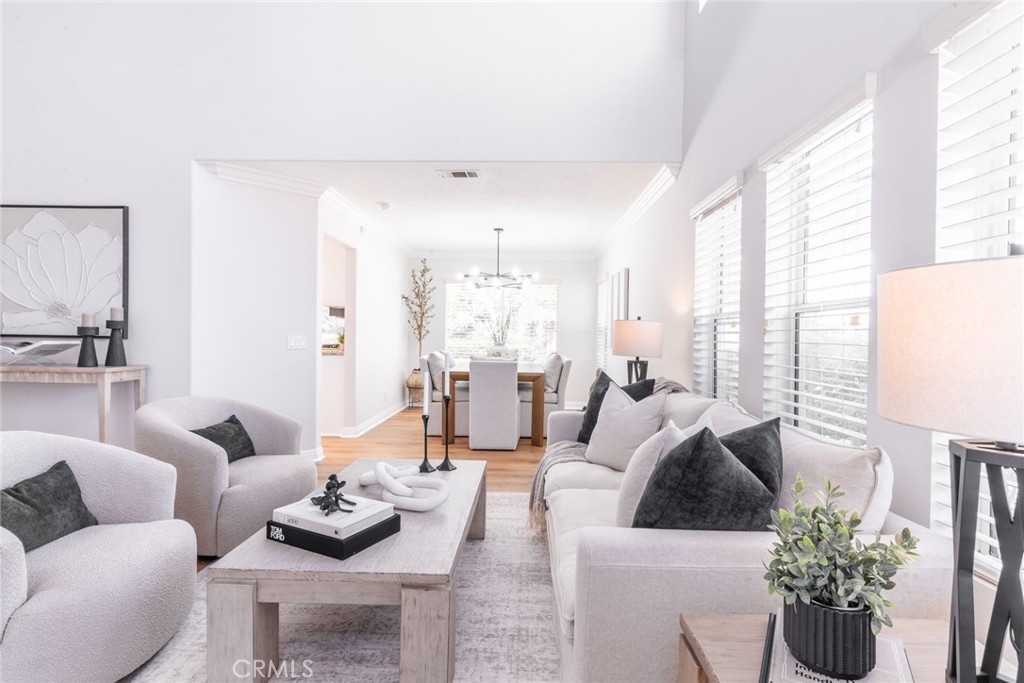 MLS #OC25156927 img 5