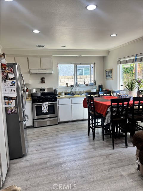13615 Marsh Avenue, Chino CA: https://media.crmls.org/medias/a8bccd10-be4d-400d-922d-849f9777d956.jpg