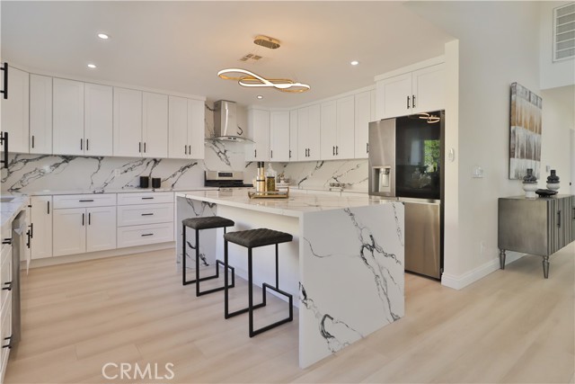 22131 1/2 Victory, Canoga Park CA: https://media.crmls.org/medias/a8be2237-596b-4b96-8391-0f90611722b7.jpg