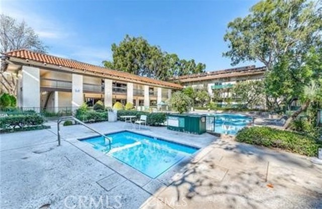 Detail Gallery Image 9 of 29 For 5460 White Oak Ave #J206,  Encino,  CA 91316 - 2 Beds | 2 Baths