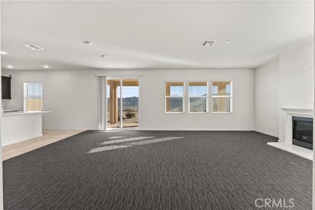 Detail Gallery Image 6 of 46 For 4011 Elderberry, Lake Elsinore,  CA 92530 - 4 Beds | 2/1 Baths