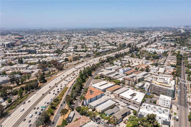 3337 S Durango Avenue, Los Angeles CA: https://media.crmls.org/medias/a8bf75a2-6105-4ee9-89c6-765a8313a0ce.jpg