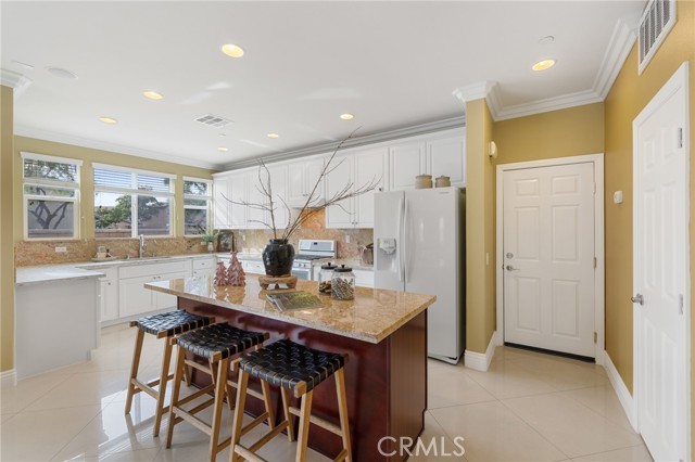 Detail Gallery Image 9 of 52 For 7235 Enclave Dr, Corona,  CA 92880 - 3 Beds | 2/1 Baths