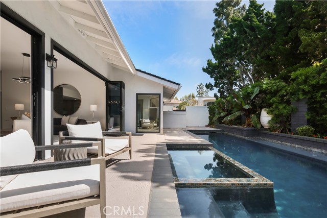 Detail Gallery Image 12 of 42 For 22 Rue Cannes, Newport Beach,  CA 92660 - 2 Beds | 2 Baths