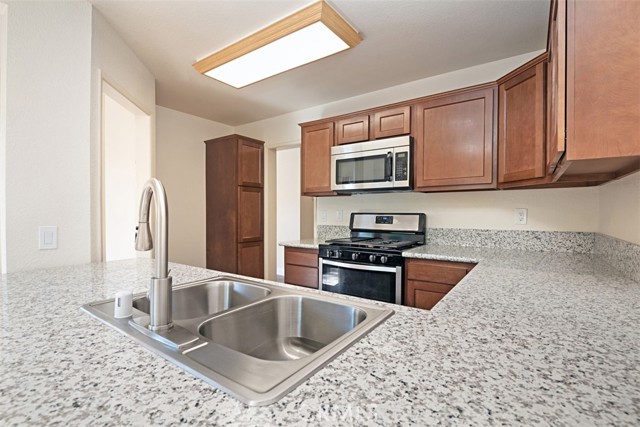 Detail Gallery Image 7 of 15 For 7685 Haven Ave #E,  Rancho Cucamonga,  CA 91730 - 3 Beds | 3 Baths