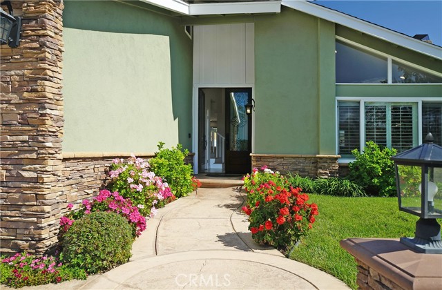 Detail Gallery Image 4 of 69 For 6494 Joshua St, Oak Park,  CA 91377 - 5 Beds | 3 Baths
