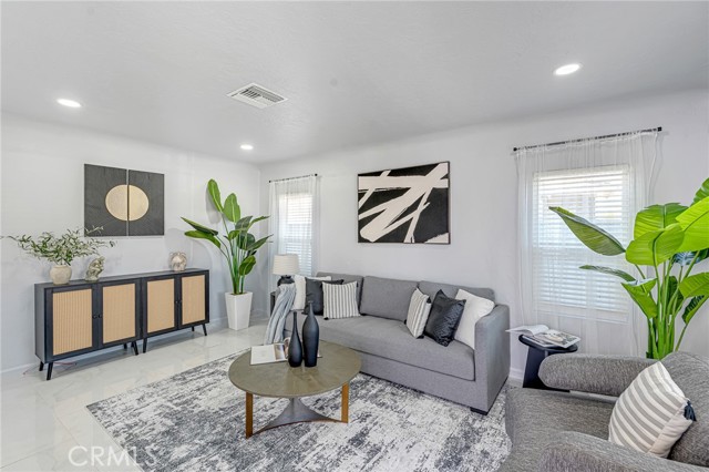 Detail Gallery Image 13 of 51 For 1381 W Summerland, San Pedro,  CA 90732 - 4 Beds | 3 Baths