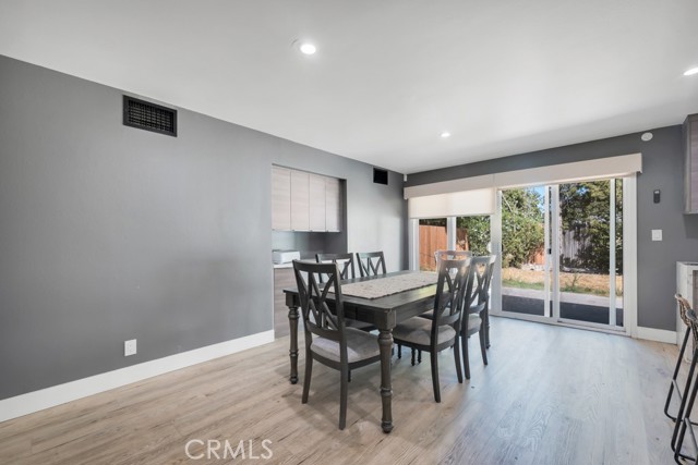 Detail Gallery Image 12 of 35 For 10122 Jovita Ave, Chatsworth,  CA 91311 - 5 Beds | 3 Baths