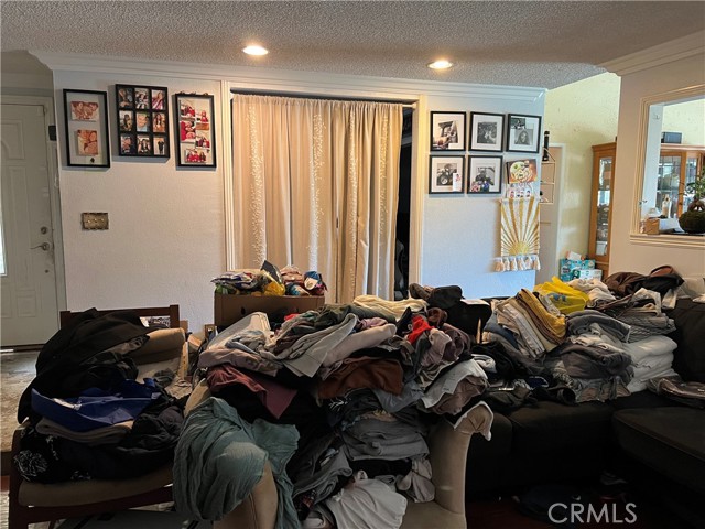 3070 Linda Lou Lane, Riverside CA: https://media.crmls.org/medias/a8c2ca0b-9649-4ee7-8326-5a95a2ff3af4.jpg