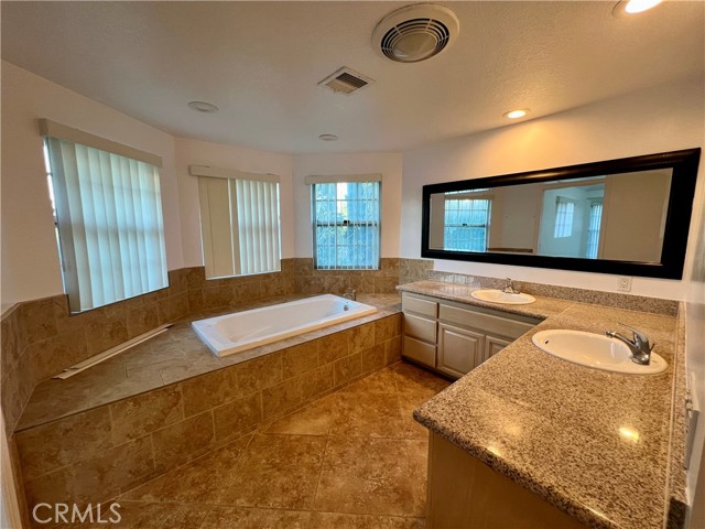 Detail Gallery Image 10 of 13 For 22938 Avenue San Luis, Woodland Hills,  CA 91364 - 4 Beds | 3 Baths