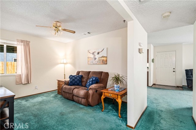 37229 Dalzell Street, Palmdale CA: https://media.crmls.org/medias/a8c32e3f-1b3a-4877-afa8-4e7589524219.jpg