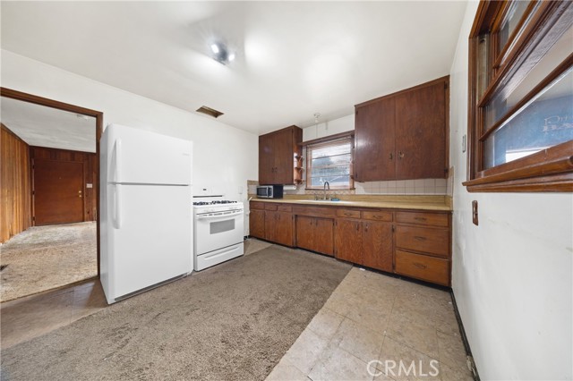 725 Michigan Avenue, Beaumont CA: https://media.crmls.org/medias/a8c33380-4192-4ef0-9f51-a4fbd1432649.jpg