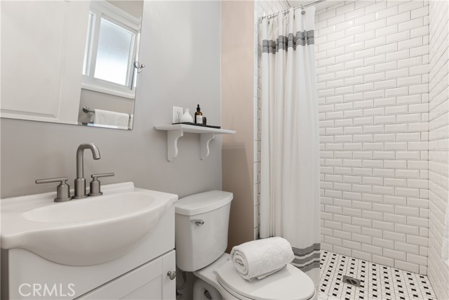 Detail Gallery Image 21 of 31 For 8844 Villanova Ave, Los Angeles,  CA 90045 - 5 Beds | 4 Baths