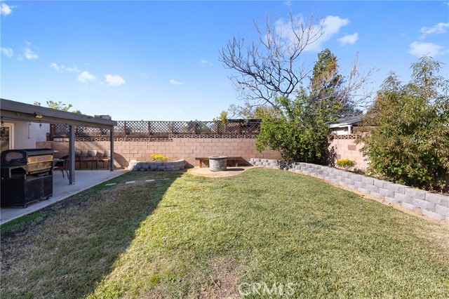 Detail Gallery Image 2 of 39 For 19209 Lonerock St, Canyon Country,  CA 91351 - 4 Beds | 1/1 Baths