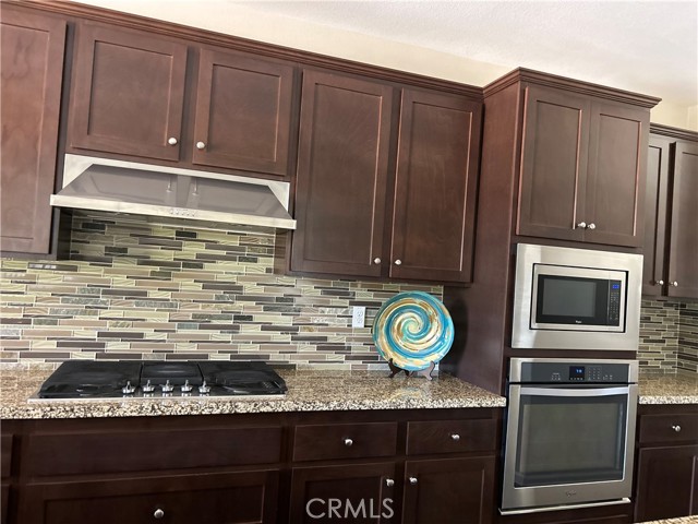 17426 Fairbreeze Court, Riverside CA: https://media.crmls.org/medias/a8c5eeec-3258-4e40-9b8d-e8cffd3f35d5.jpg