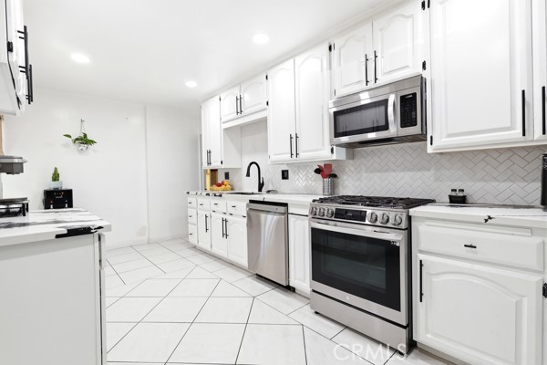 Detail Gallery Image 10 of 29 For 4866 Sunnyside, Riverside,  CA 92506 - 4 Beds | 2 Baths