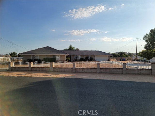 21291 Ramona Avenue, Apple Valley CA: https://media.crmls.org/medias/a8c64796-5ee6-41cf-aee6-6b888ebafb0d.jpg