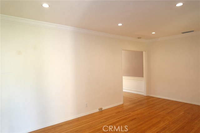 Detail Gallery Image 4 of 23 For 4828 Norwich Ave, Sherman Oaks,  CA 91403 - 2 Beds | 1 Baths