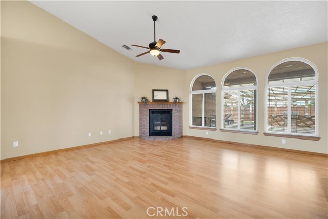 Detail Gallery Image 13 of 69 For 19501 Kinai Rd, Apple Valley,  CA 92307 - 4 Beds | 2/1 Baths