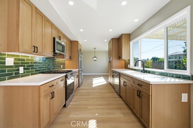 Detail Gallery Image 14 of 59 For 1613 Darcy Ave, Simi Valley,  CA 93065 - 4 Beds | 2/1 Baths