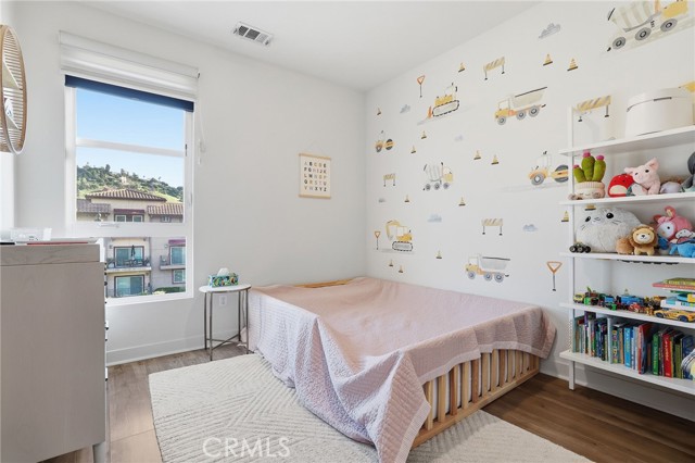 Detail Gallery Image 22 of 36 For 2700 E Chaucer #13,  Los Angeles,  CA 90065 - 4 Beds | 3/1 Baths
