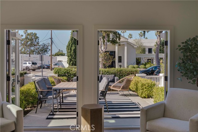 Detail Gallery Image 12 of 65 For 608 Heliotrope, Corona Del Mar,  CA 92625 - 4 Beds | 4 Baths
