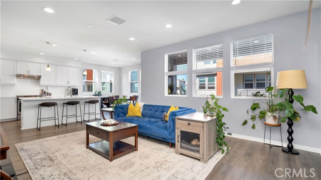 125 Allusion, Irvine CA: https://media.crmls.org/medias/a8c84e95-09d7-4608-95dd-48b3dd0c42ec.jpg