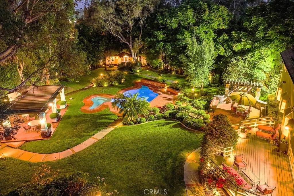 https://media.crmls.org/medias/a8c85375-81e9-482e-ada4-5abfc059a1b7.jpg?preset=X-Large