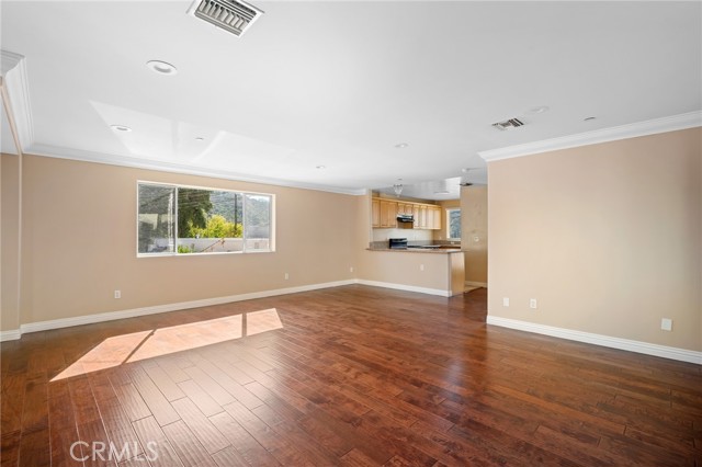Detail Gallery Image 8 of 31 For 10118 Fernglen #1,  Tujunga,  CA 91042 - 3 Beds | 2/1 Baths