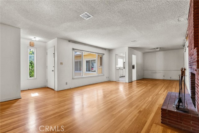 Detail Gallery Image 7 of 52 For 17917 Chase, Northridge,  CA 91325 - 3 Beds | 2/1 Baths