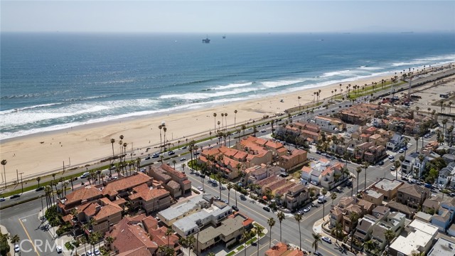 Detail Gallery Image 25 of 47 For 2000 Pacific Coast Hwy #203,  Huntington Beach,  CA 92648 - 1 Beds | 1 Baths