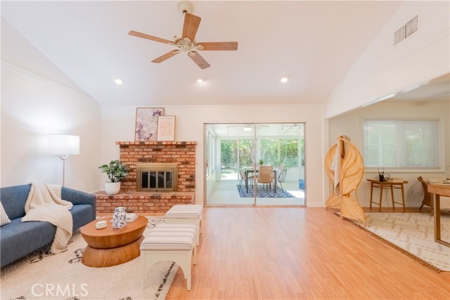 7215 Enfield Avenue, Reseda CA: https://media.crmls.org/medias/a8cb2dba-4387-4d31-b089-7f116116051e.jpg