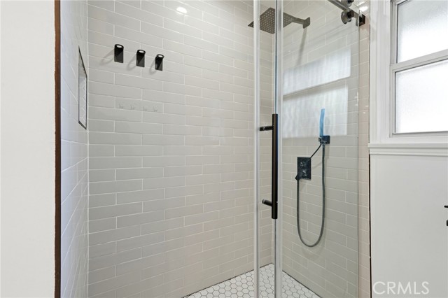 Detail Gallery Image 25 of 74 For 2140 N Rose St, Burbank,  CA 91505 - 5 Beds | 3/1 Baths