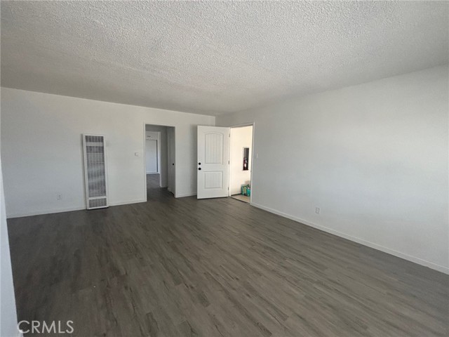 144 W Hillsdale Street, Inglewood CA: https://media.crmls.org/medias/a8cd00dd-62fd-4187-b8fd-5be2166d79b4.jpg
