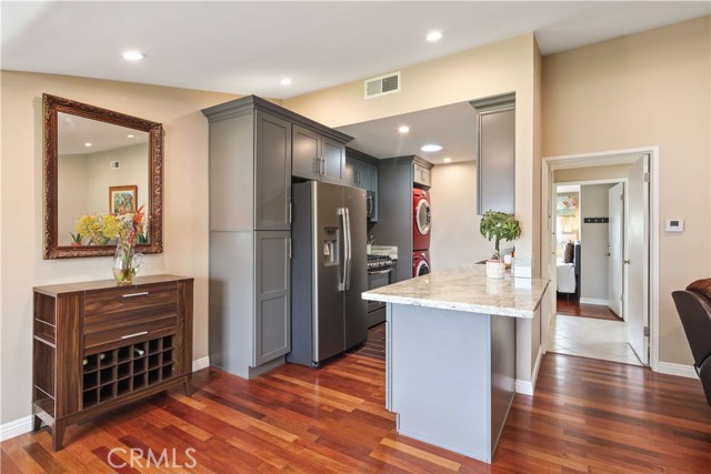 Detail Gallery Image 7 of 24 For 19221 Avenue of the Oaks a,  Newhall,  CA 91321 - 2 Beds | 1 Baths
