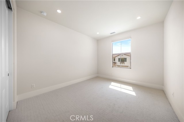 Detail Gallery Image 34 of 44 For 122 Mossvine, Irvine,  CA 92618 - 4 Beds | 3 Baths