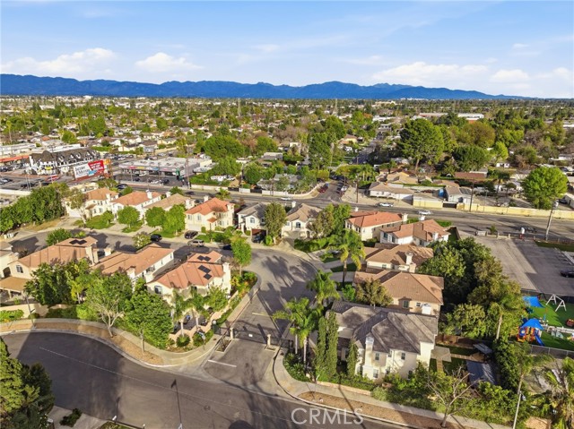 Detail Gallery Image 4 of 46 For 8220 Chamberlain, Reseda,  CA 91335 - 4 Beds | 3 Baths