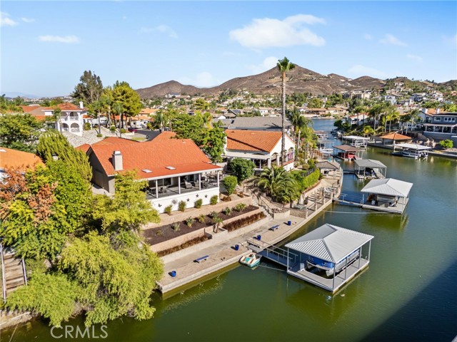 30201 Spray Drive, Canyon Lake CA: https://media.crmls.org/medias/a8ce77e5-9ec9-413c-85b5-a821492cea90.jpg