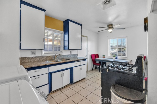 Detail Gallery Image 9 of 37 For 6601 Naomi Ave, Buena Park,  CA 90620 - 4 Beds | 2 Baths