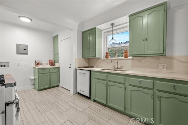 Detail Gallery Image 8 of 19 For 2119 W 83rd St, Los Angeles,  CA 90047 - 3 Beds | 2 Baths