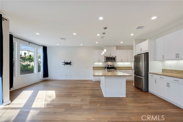 Detail Gallery Image 7 of 41 For 18 Prominence, Lake Forest,  CA 92630 - 3 Beds | 2/1 Baths