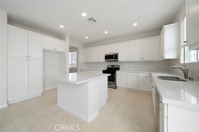 Detail Gallery Image 16 of 44 For 13463 Chimayo Street, Victorville,  CA 92392 - 4 Beds | 3 Baths