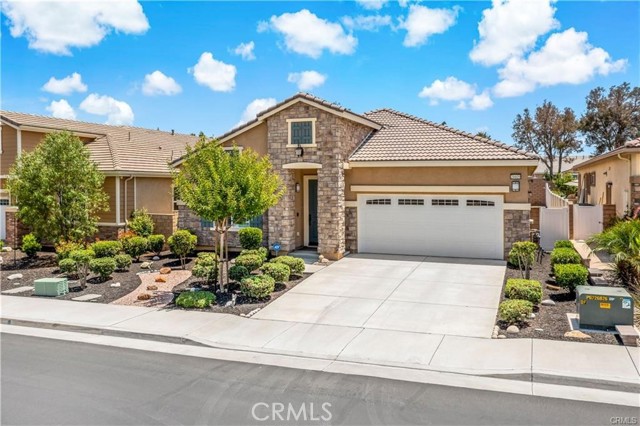 Detail Gallery Image 1 of 29 For 26609 Verdant Cir, Menifee,  CA 92584 - 3 Beds | 2 Baths