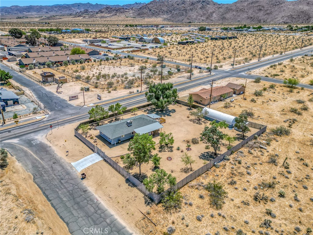 https://media.crmls.org/medias/a8d3bbff-963e-41f7-856c-b8d91b74845a.jpg?preset=X-Large