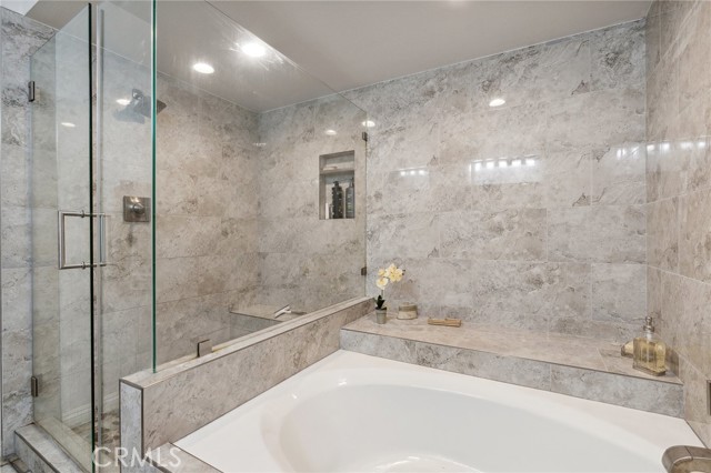 Detail Gallery Image 3 of 27 For 2722 E 20th St #203,  Signal Hill,  CA 90755 - 2 Beds | 2 Baths