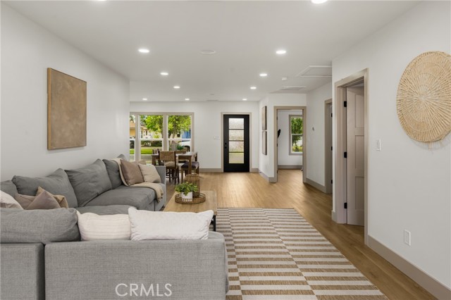 5161 E 27th Street, Long Beach CA: https://media.crmls.org/medias/a8d42391-7452-4ff7-b93e-2886c8009a91.jpg