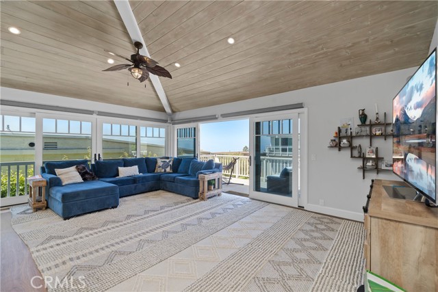 Detail Gallery Image 17 of 70 For 1044 Noria St, Laguna Beach,  CA 92651 - 4 Beds | 3/1 Baths