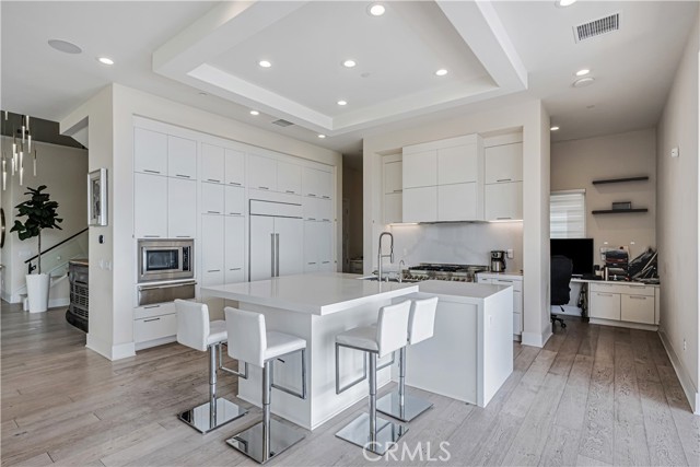20532 W Birmingham Way, Porter Ranch CA: https://media.crmls.org/medias/a8d697a1-b7ad-4934-8aeb-d26bd32f859e.jpg