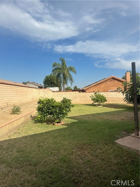 Detail Gallery Image 8 of 11 For 2341 N Palm Ave, Rialto,  CA 92377 - 3 Beds | 2/1 Baths