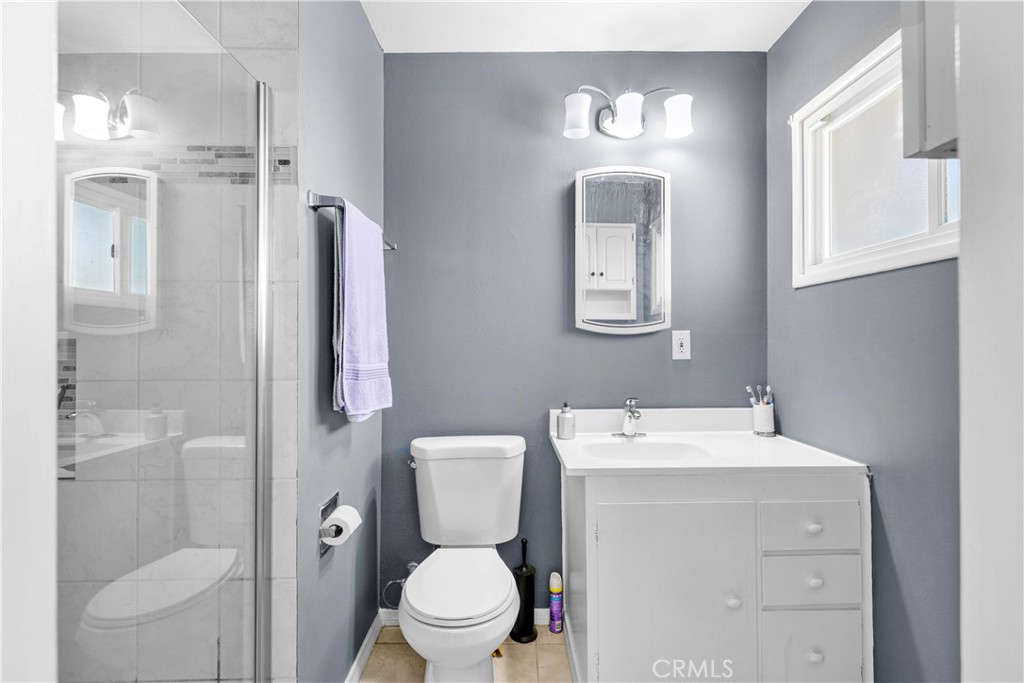 https://media.crmls.org/medias/a8d7b2c4-3cbd-4abb-9e2d-0f4c27dc9f46.jpg?preset=X-Large